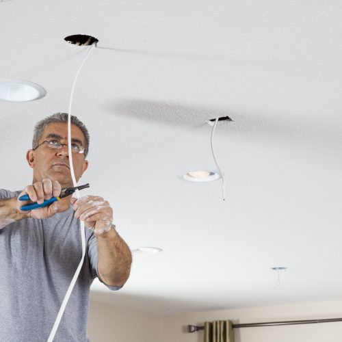 Nos conseils pour accrocher un lustre sur un plafond tendu IZI by EDF — free download