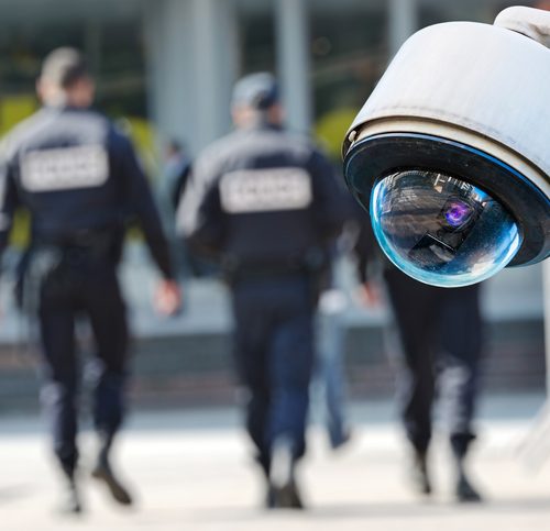 Comment la télésurveillance protège-t-elle ma maison en mon absence ?