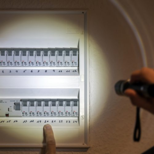 Quand faut-il utiliser un interrupteur différentiel tétrapolaire ?