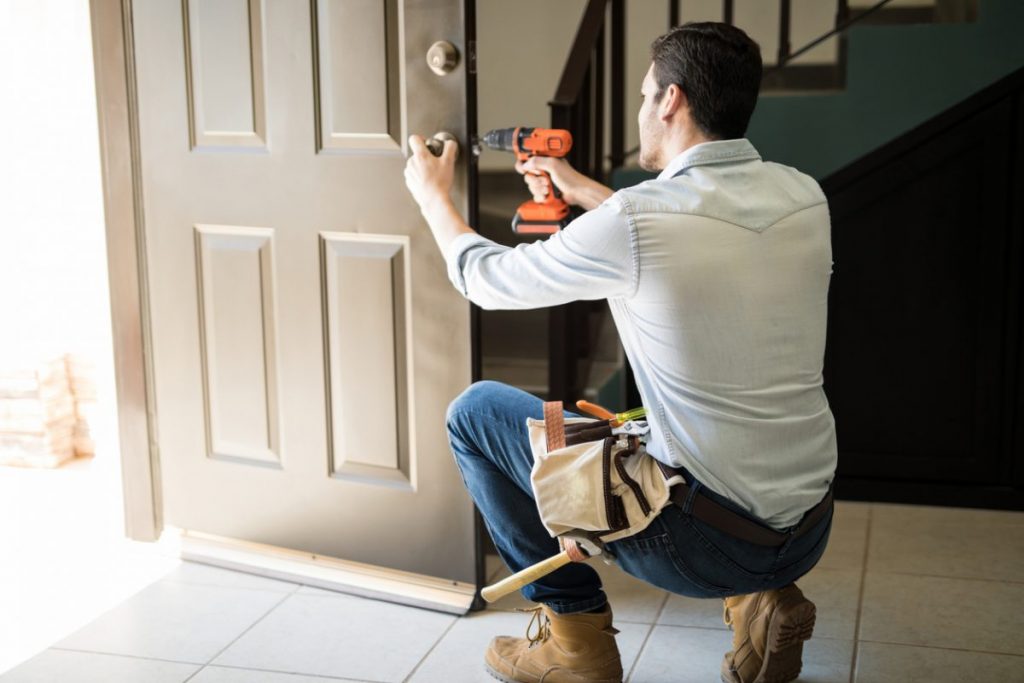 porte-homme-bricolage-perceuse
