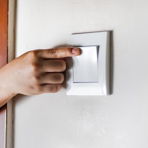 Comment brancher un interrupteur simple allumage ?