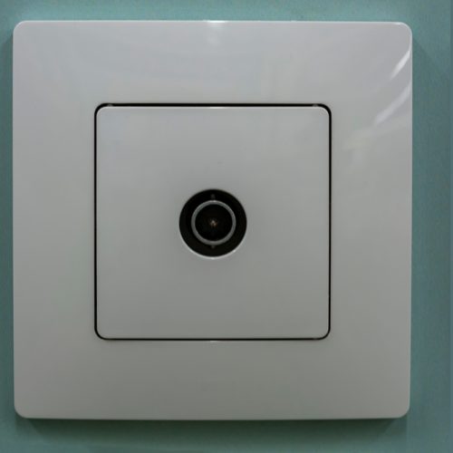 Comment brancher une prise coaxiale ?