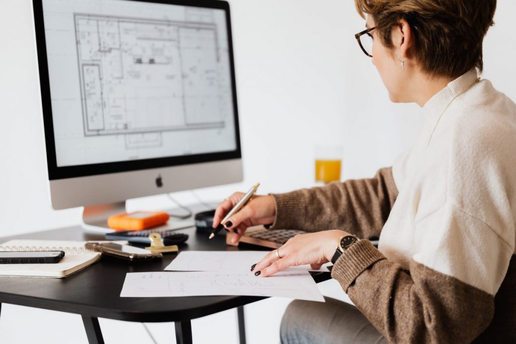 architecte-interieur-au-travail