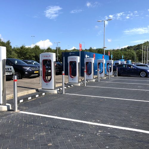 Quelle prise pour recharger une Tesla ?