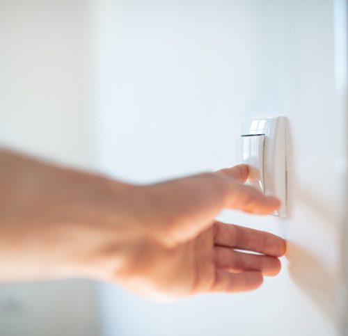 Tout savoir sur l’interrupteur poussoir