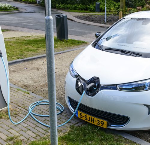 Voiture électrique : vers une recharge en 5 minutes ?