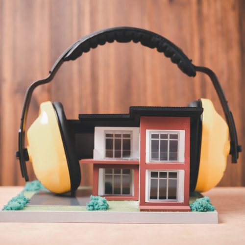 Mon tableau électrique fait du bruit, que faire ?