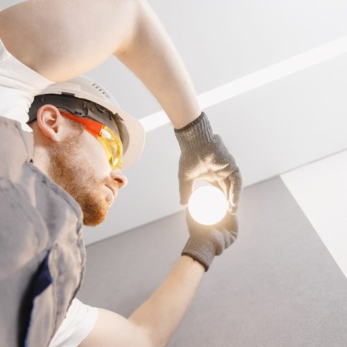 Faut-il utiliser des disjoncteurs de 10A ou 16A pour les circuits d’éclairage ?