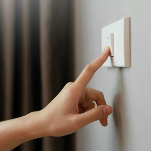 Interrupteur ou interrupteur va-et-vient : lequel choisir ?