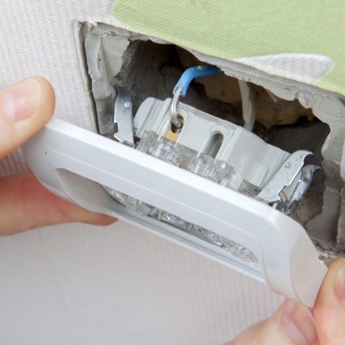 Comment ajouter un micromodule à une prise ?