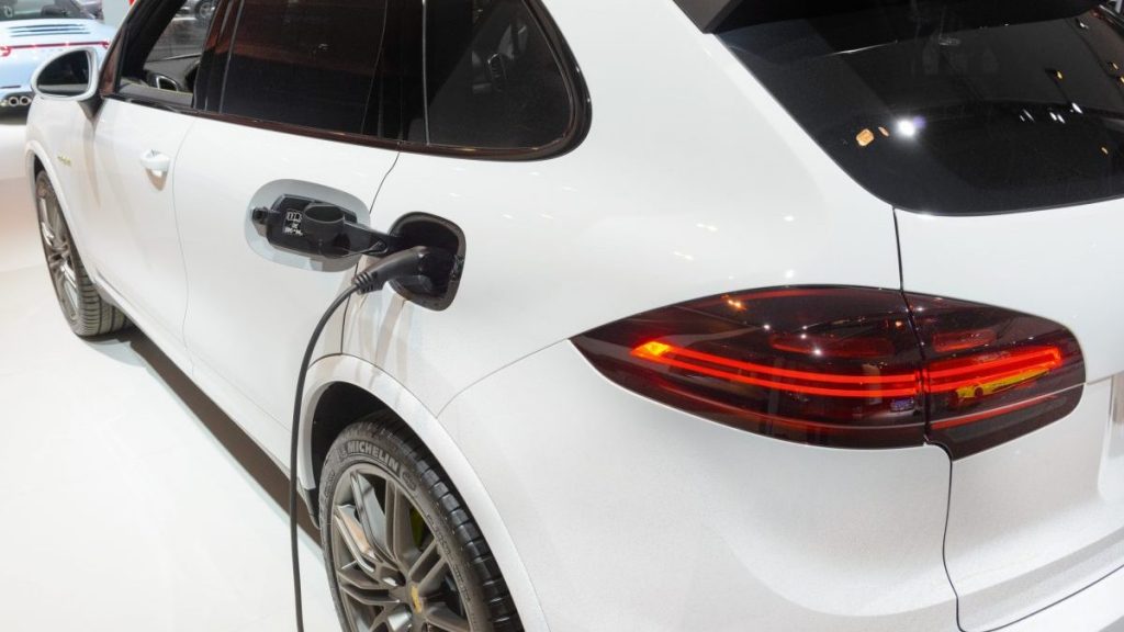 porsche cayenne recharge
