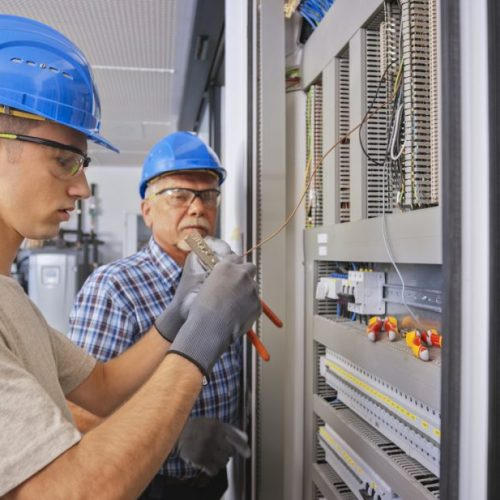 Quelles formations et qualifications pour devenir électricien ?
