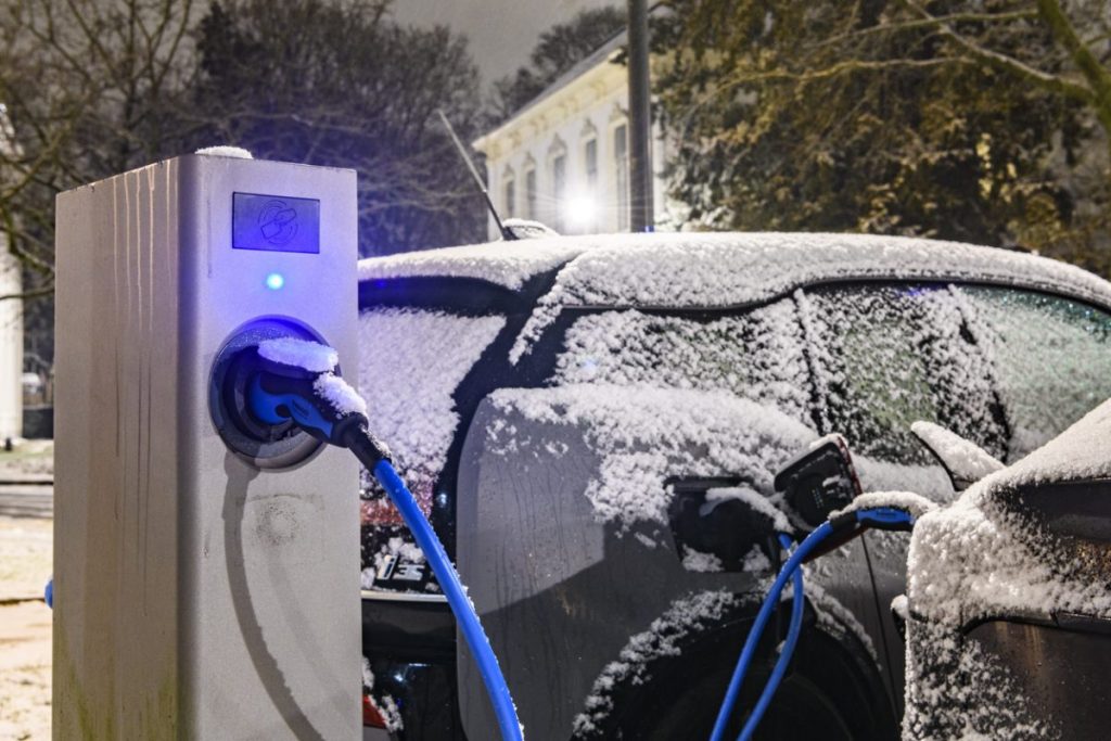 entretenir-voiture-electrique-hiver