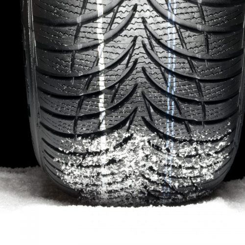 Quels pneus hiver choisir pour sa voiture électrique lorsqu’il neige ?
