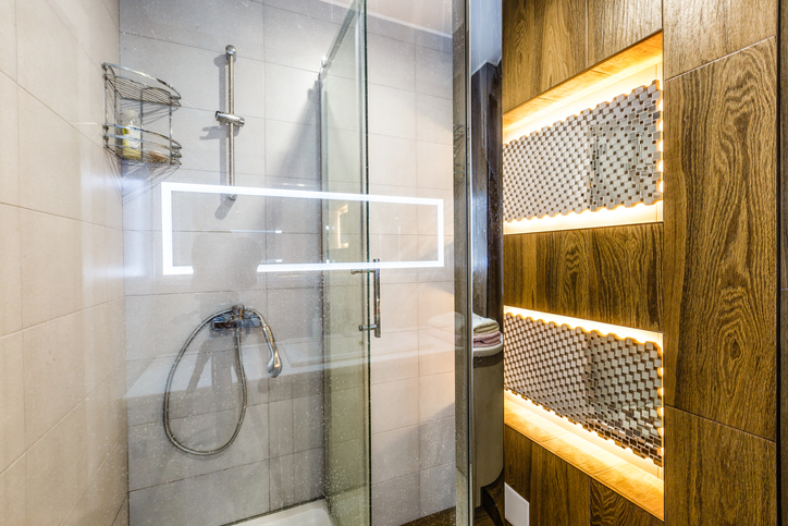 Une cabine de douche dans une salle de bains