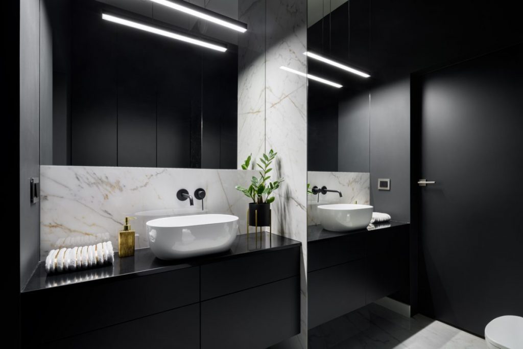 salle-de-bain-noire-idees-decoration