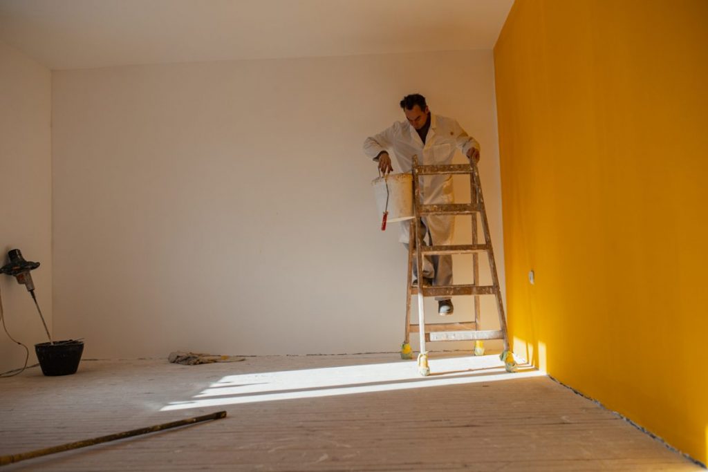 mur-jaune