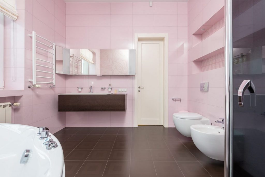 toilettes-peinture-rose