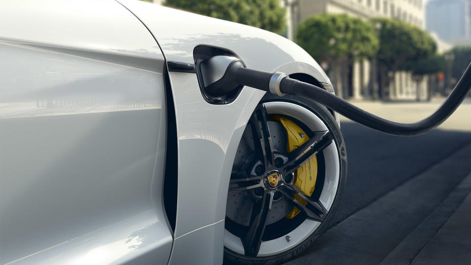 porsche-taycan-recharge
