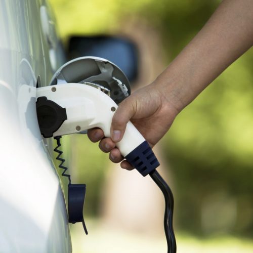 Interopérabilité de la recharge de véhicules électriques : quelles obligations pour les opérateurs ?