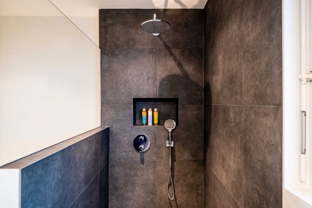 salle de bain carreaux XXL