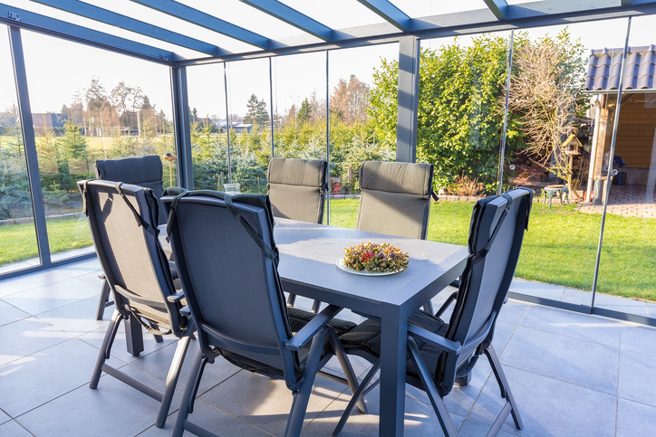 Le carrelage est un bon revêtement de sol pour une véranda
