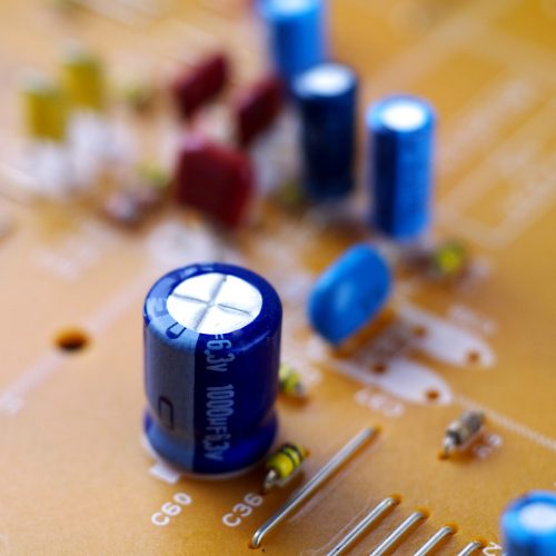 Quel est le rôle d’un condensateur dans un circuit électrique ?