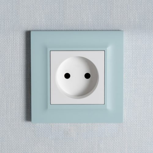 Faut-il remplacer les prises électriques sans terre ?