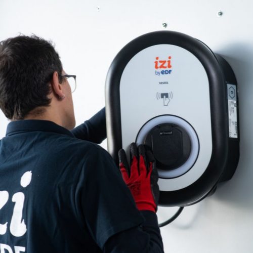 Nissan x IZI by EDF : une voiture achetée, une borne de recharge proposée !
