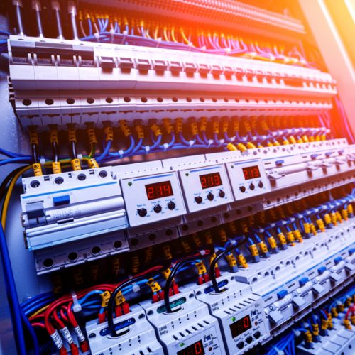 Comment installer un inverseur de source électrique ?