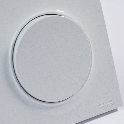 Odace Sustainable : des appareillages fabriqués à partir de déchets électroniques recyclés