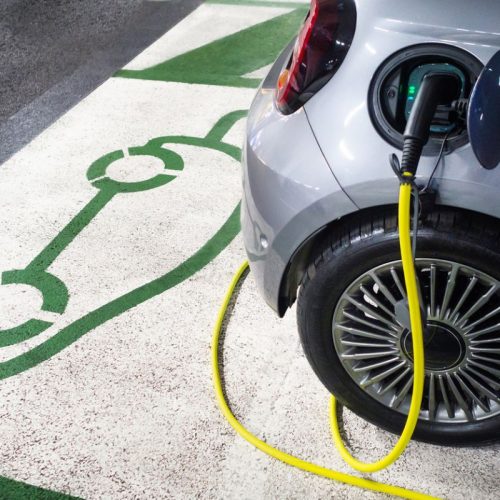 Comment recharger sa voiture électrique en copropriété ?