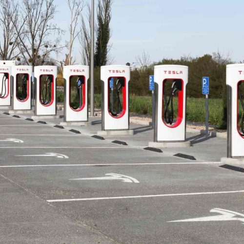 Quel est le nombre de bornes de recharge Tesla en France ?
