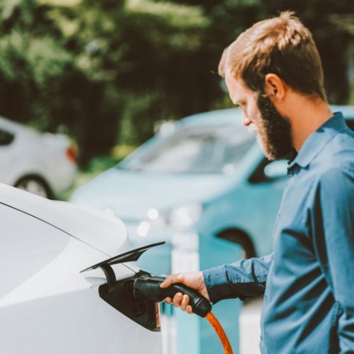 Voiture électrique ou hybride rechargeable : le comparatif