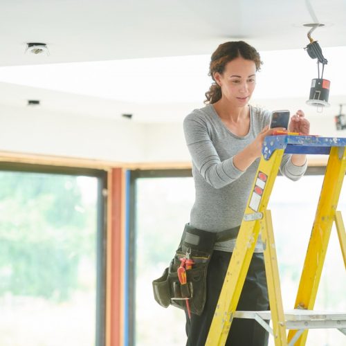 Que dit la norme électrique NF C 15-100 pour des travaux de rénovation ?