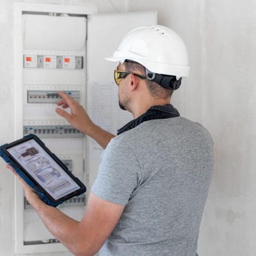 Comment passer d’une installation électrique triphasée à monophasée ?