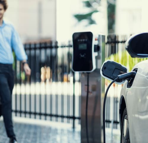 Quels sont les avantages à installer des bornes de recharges en entreprise ?