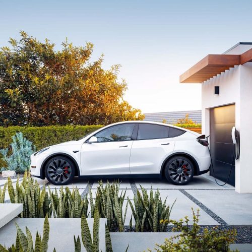 Quelle borne de recharge installer à domicile pour recharger une Tesla ?