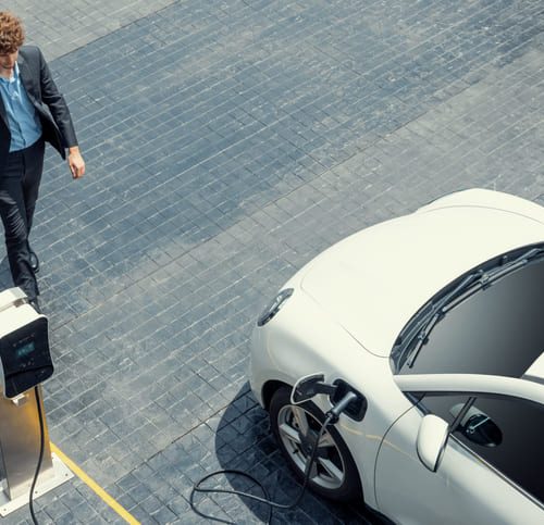 Comment facturer la recharge de bornes en entreprise ou chez le salarié ?