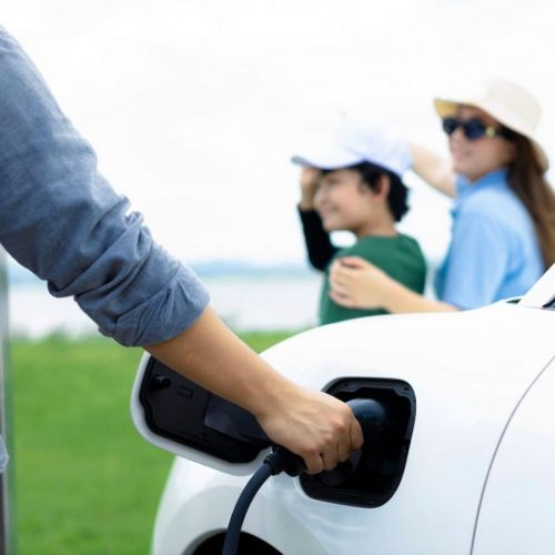 La check-list pour planifier un départ en vacances en voiture électrique