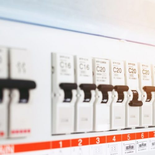 Pourquoi mon disjoncteur chauffe ?