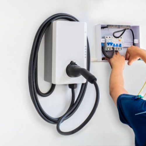 Que disent les normes sur l’installation d’une borne de recharge ?