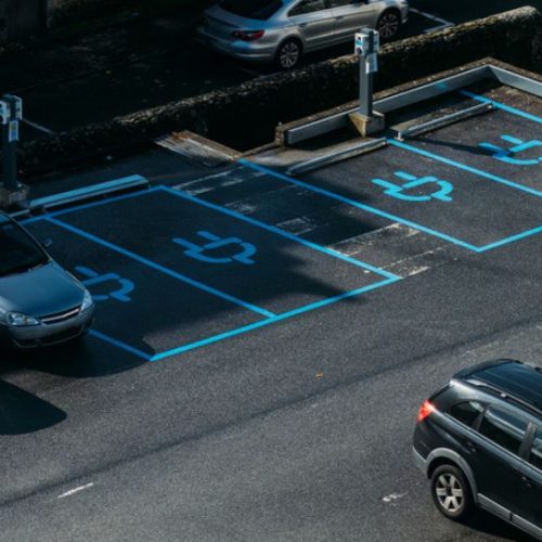 Bornes de recharge en copropriété : à qui incombe les frais de l’installation ? 