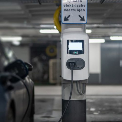 Quelle borne de recharge choisir en copropriété ? Le comparatif IZI by EDF