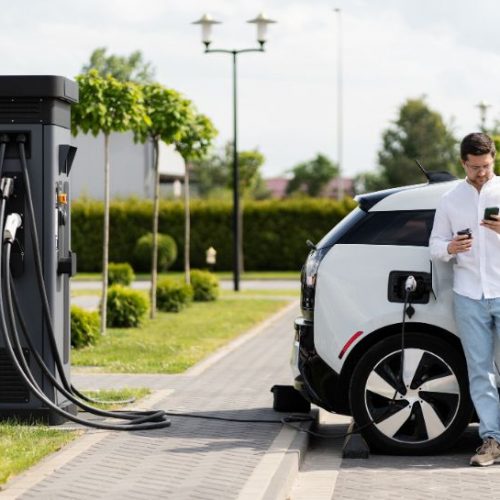 Comment fonctionne la recharge électrique sur les bornes publiques​ ? 
