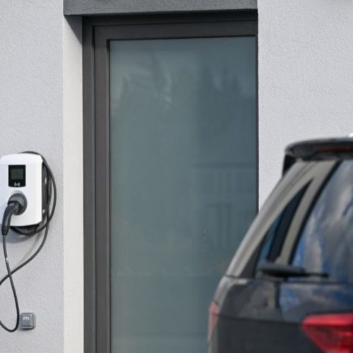 Borne de recharge reconditionnée : une solution à domicile ?