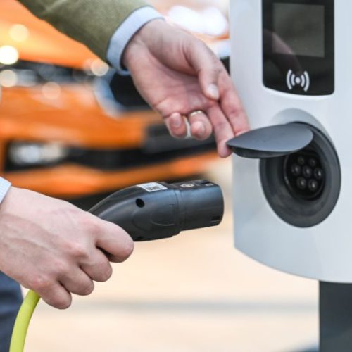 Vers la fin du crédit d’impôt de 500 € pour les bornes de recharge électrique ? 