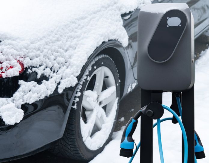 voiture electrique eneigee recharge sur borne