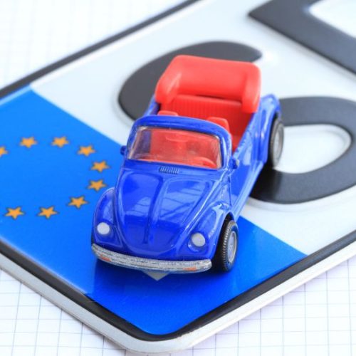 L&rsquo;interdiction de vente des voitures thermiques prévue en 2035 : avortée !