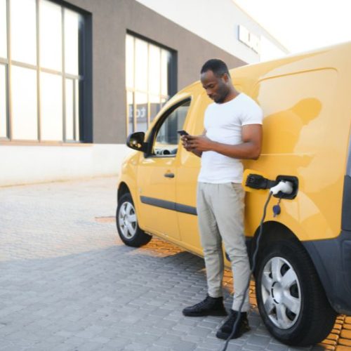 Voiture de fonction électrique : quelles sont les obligations pour l’employeur ?